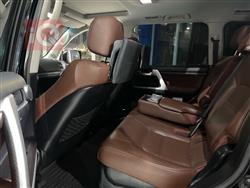 تۆیۆتا لاند کروزەر